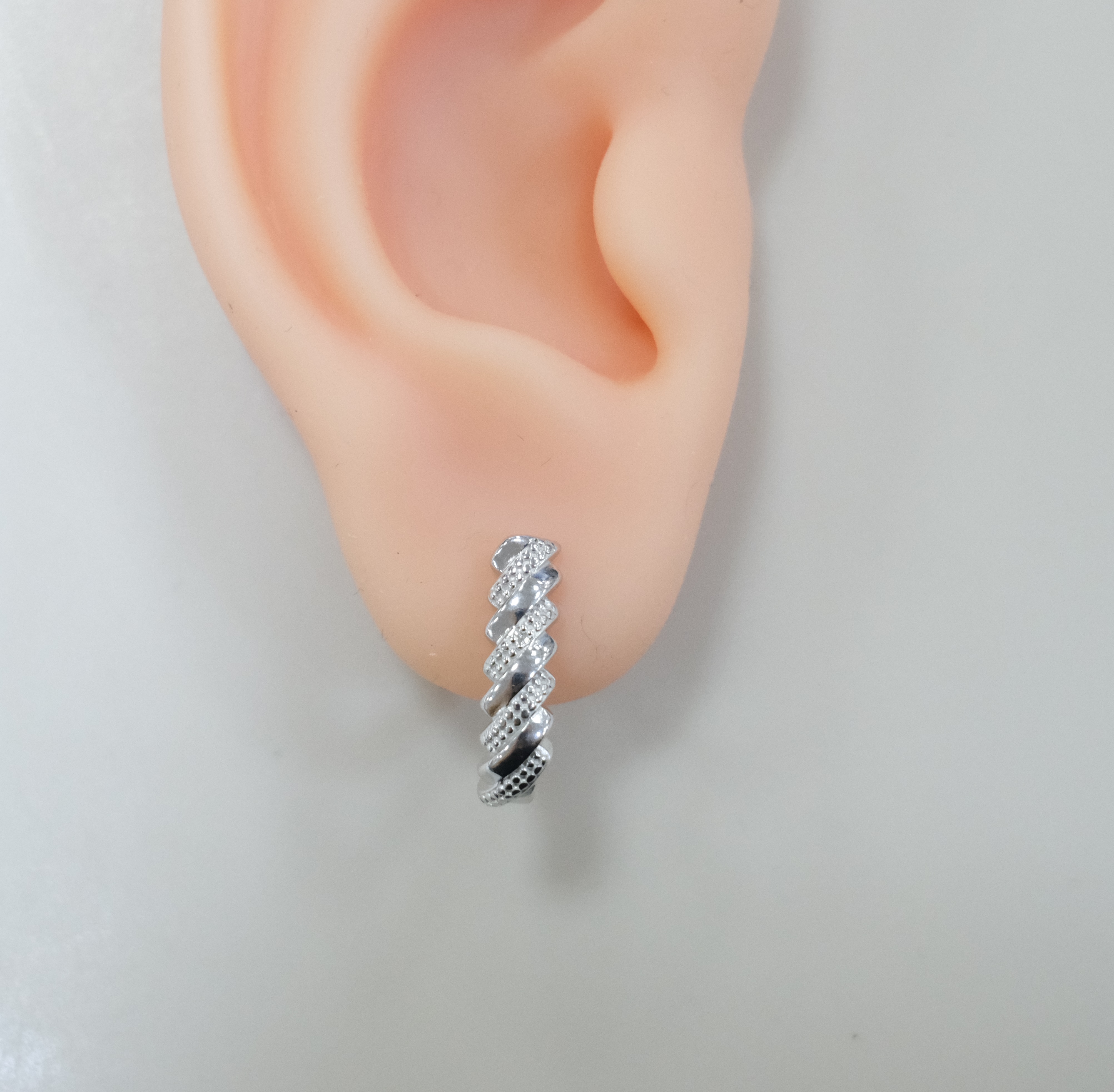 Серебряные серьги с бриллиантами